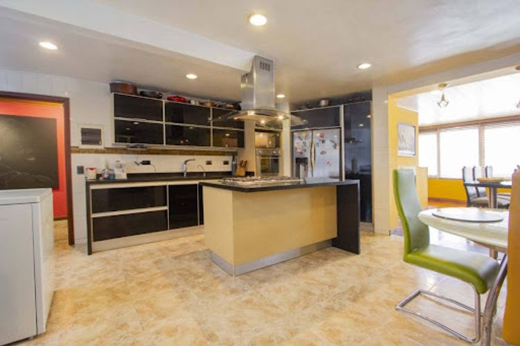 Apartamento de 4 alcobas en venta en El Retiro, Bogotá, 207 m² · foto 8 de 24