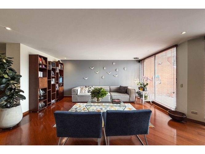 Apartamento de 3 alcobas en venta en Santa Barbara, Bogotá, 159 m² · foto 2 de 18