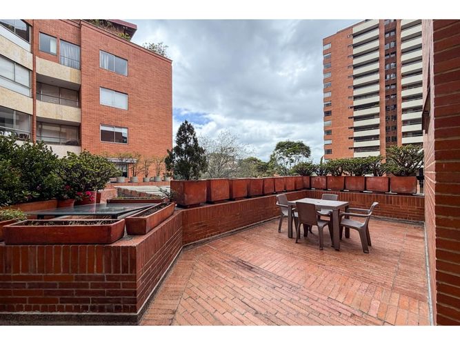 Apartamento de 3 alcobas en venta en Santa Barbara, Bogotá, 159 m² · foto 4 de 18