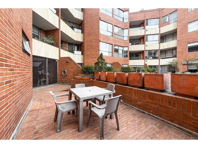 Apartamento de 3 alcobas en venta en Santa Barbara, Bogotá, 159 m² · foto 5 de 18