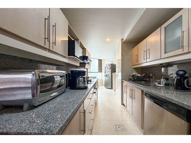 Apartamento de 3 alcobas en venta en Santa Barbara, Bogotá, 159 m² · foto 8 de 18