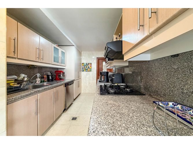 Apartamento de 3 alcobas en venta en Santa Barbara, Bogotá, 159 m² · foto 9 de 18
