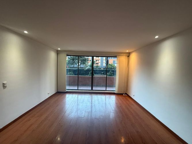 Apartamento de 3 alcobas en venta en El Plan, Bogotá, 112 m² · foto 2 de 13