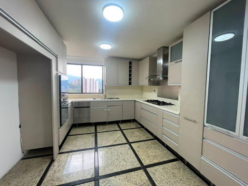Apartamento en arriendo en Los Naranjos, Medellín · foto 7 de 24