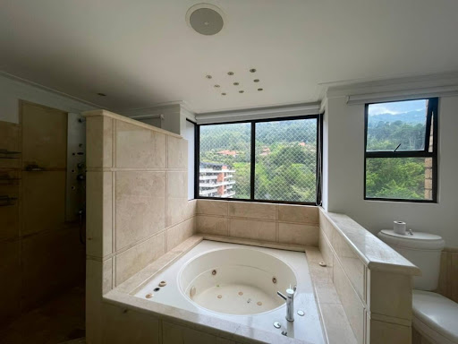 Apartamento en arriendo en Los Naranjos, Medellín · foto 23 de 24