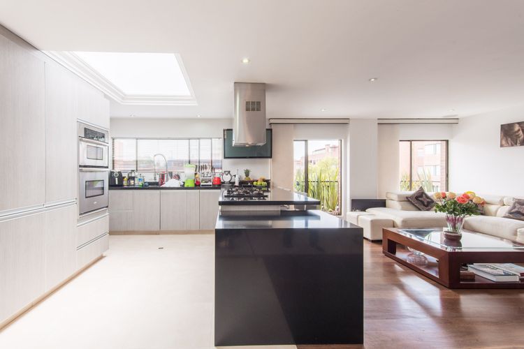 Apartamento de 5 alcobas en venta en Santa Barbara Occidental, Bogotá, 280 m² · foto 7 de 20
