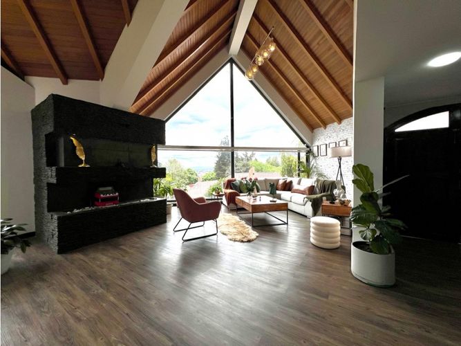 Casa en venta en Colinas De Suba, Bogotá · foto 3 de 24
