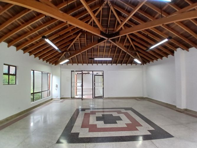 Oficina en arriendo en Estadio, Medellín, 140 m² · foto 2 de 11