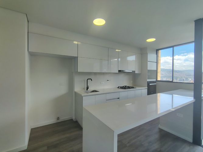 Apartamento de 2 alcobas en arriendo en El Poblado, Medellín, 95 m² · foto 5 de 17