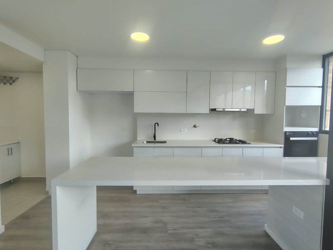Apartamento de 2 alcobas en arriendo en El Poblado, Medellín, 95 m² · foto 4 de 17