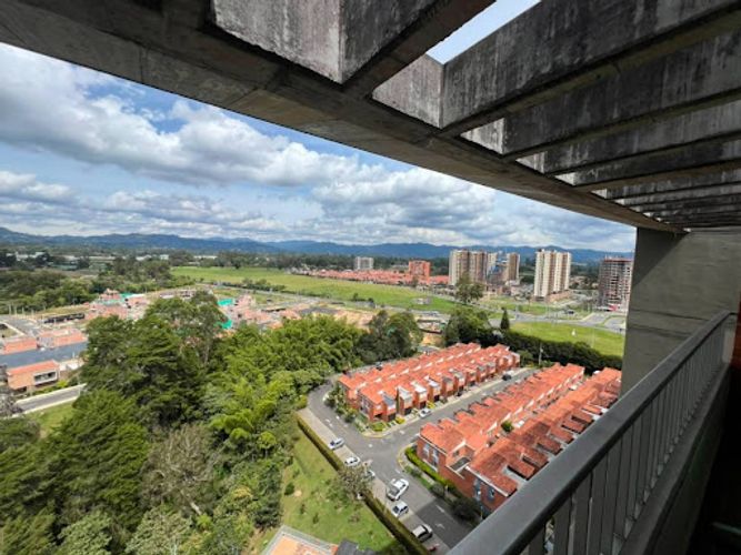 Apartamento de 3 alcobas en venta en Rionegro, 73 m² · foto 2 de 20