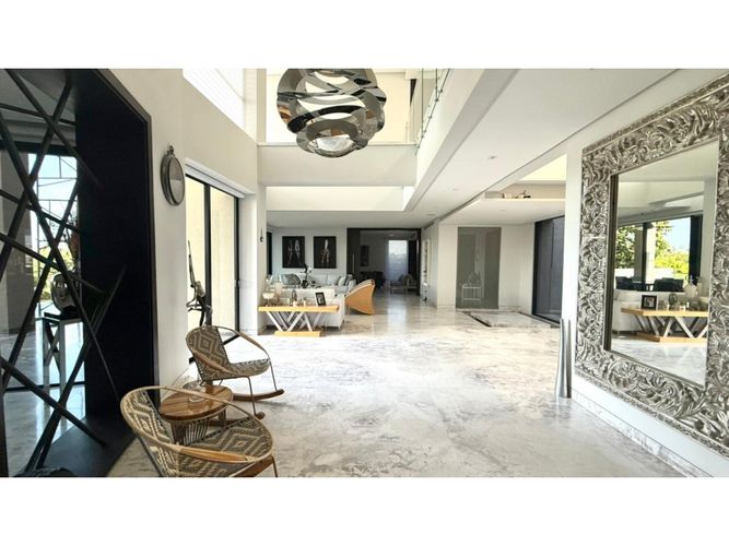 Casa de 4 alcobas en venta en Lagos Del Caujaral, Atlántico, 854 m² · foto 2 de 9