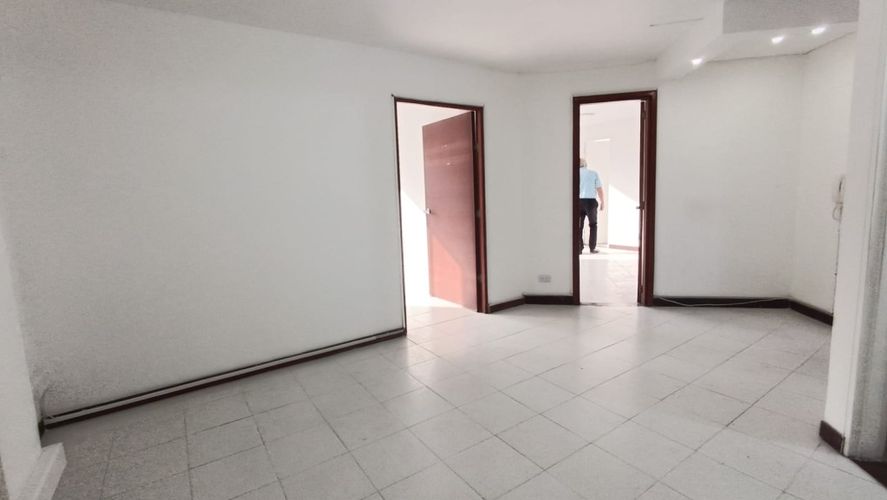 Oficina en arriendo en Bolivariana, Medellín, 35 m² · foto 2 de 6
