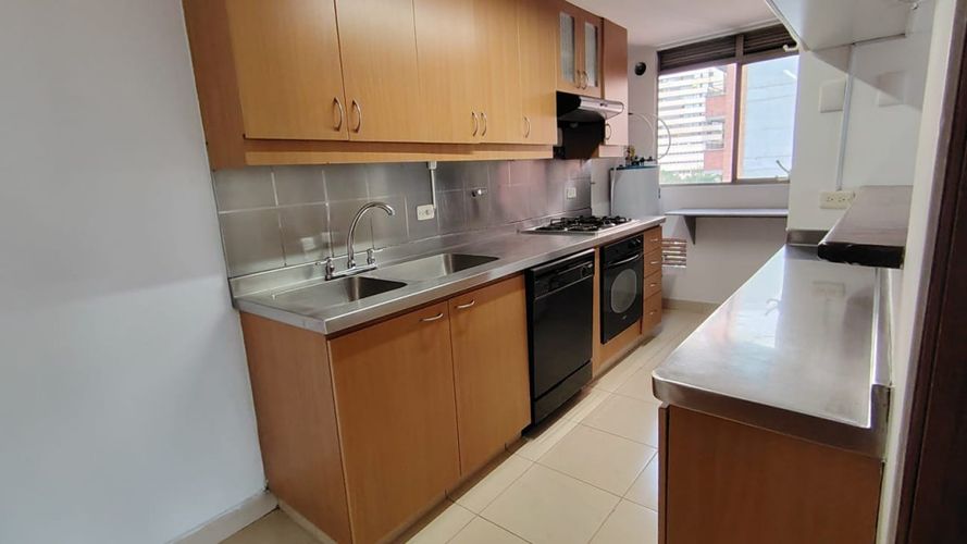 Apartamento de 3 alcobas en arriendo en Los Balsos, Medellín, 105 m² · foto 2 de 9