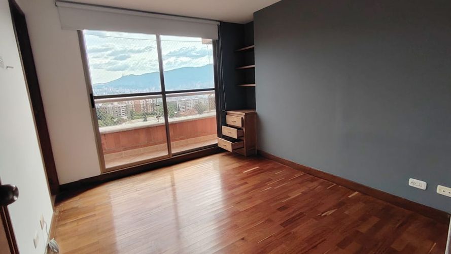 Apartamento de 3 alcobas en arriendo en Los Balsos, Medellín, 105 m² · foto 5 de 9