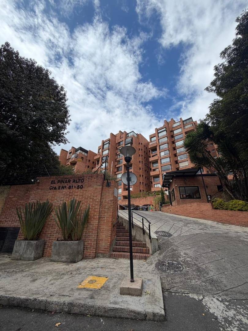 Apartamento de 4 habitaciones en arriendo en Los Rosales, Bogotá — imagen 1 de 29
