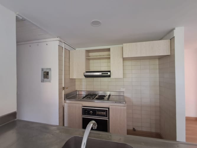 Apartamento de 1 alcoba en arriendo en El Tesoro, Medellín, 101 m² · foto 3 de 15