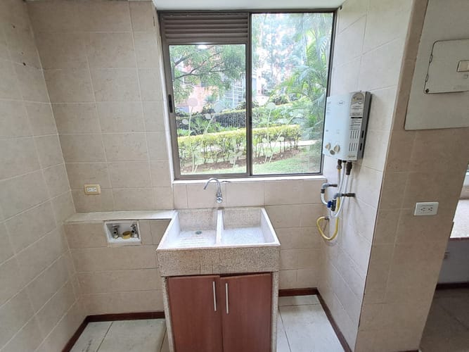 Apartamento de 3 alcobas en arriendo en Los Balsos, Medellín, 133 m² · foto 5 de 24