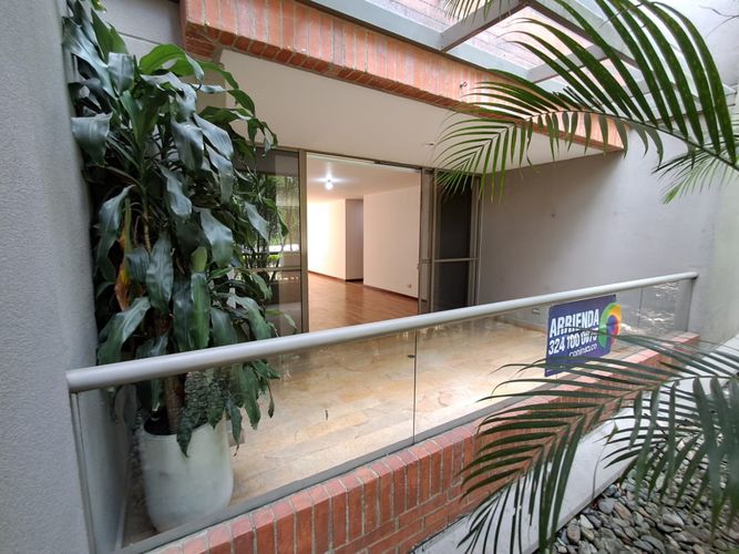 Apartamento de 3 alcobas en arriendo en Los Balsos, Medellín, 133 m² · foto 10 de 24
