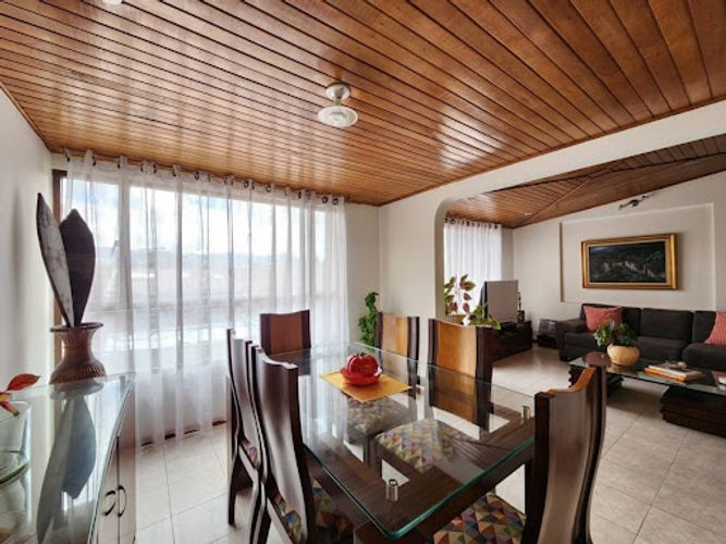 Casa de 3 alcobas en venta en El Encanto, Bogotá, 277 m² · foto 2 de 20