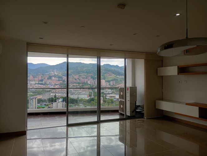 Apartamento de 3 alcobas en arriendo en El Poblado, Medellín, 143 m² · foto 2 de 17