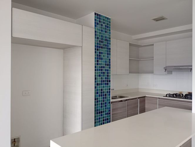 Apartamento de 3 alcobas en arriendo en El Poblado, Medellín, 143 m² · foto 5 de 17