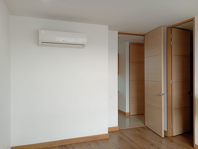 Apartamento de 3 alcobas en arriendo en El Poblado, Medellín, 143 m² · foto 14 de 17