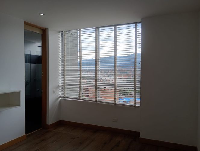 Apartamento de 3 alcobas en arriendo en El Poblado, Medellín, 143 m² · foto 9 de 17