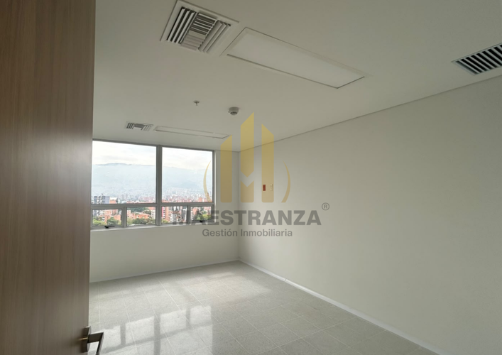 Consultorio en arriendo en Los Pinos, Medellín, 29 m² · foto 2 de 6