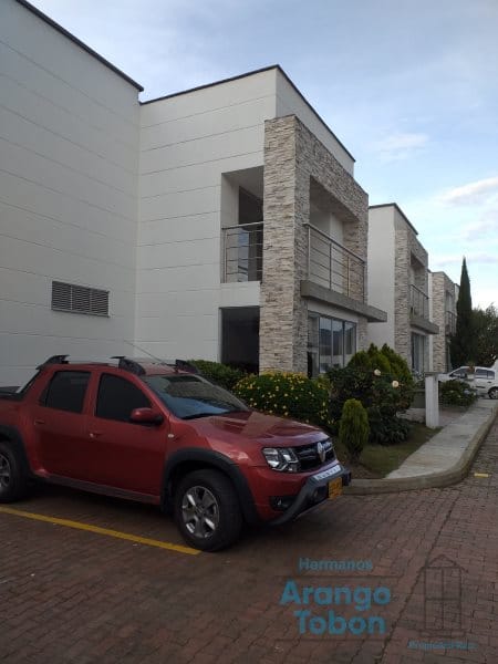 Casa de 3 alcobas en venta en La Ceja, 130 m² · foto 3 de 11
