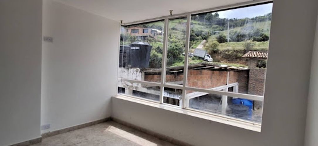 Casa de 9 alcobas en venta en La Portada, La Calera, 657 m² · foto 13 de 20