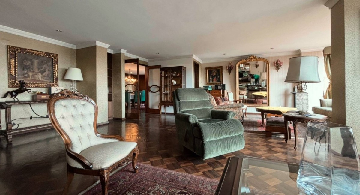 Apartamento en venta en Los Rosales, Bogotá · foto 2 de 24