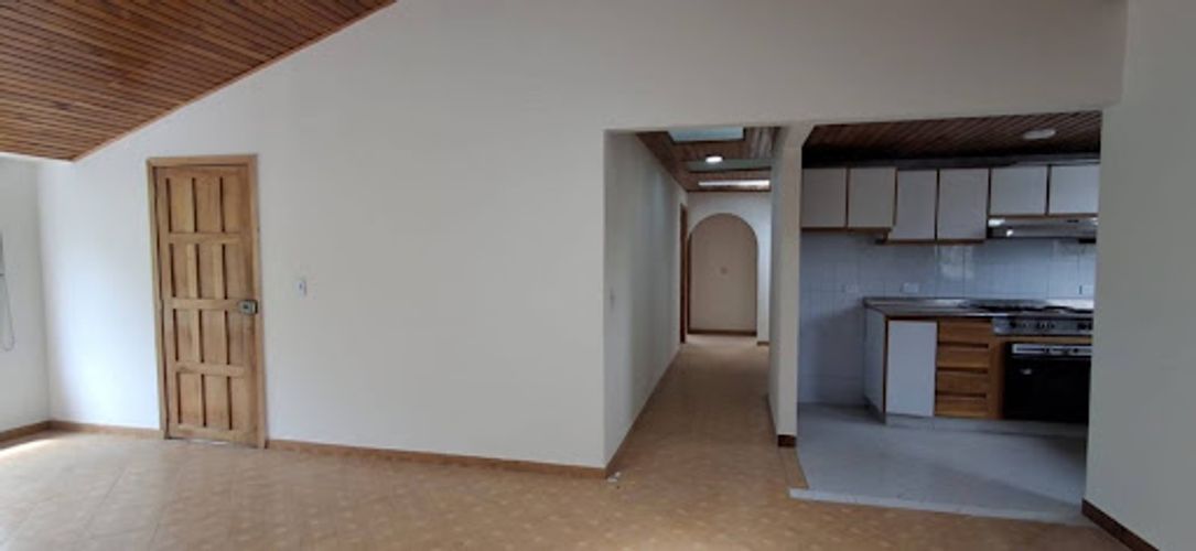 Casa de 9 alcobas en venta en La Portada, La Calera, 657 m² · foto 15 de 20