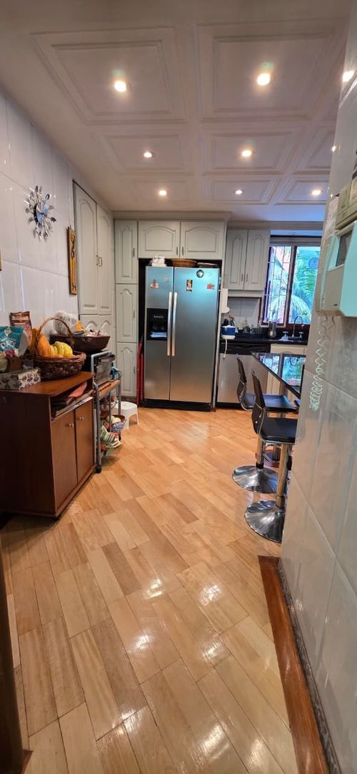 Apartamento de 3 alcobas en venta en Santa Barbara Central, Bogotá, 168 m² · foto 8 de 17