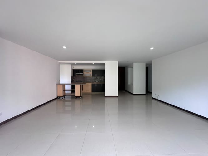 Apartamento de 3 alcobas en arriendo en El Tesoro, Medellín, 136 m² · foto 7 de 19