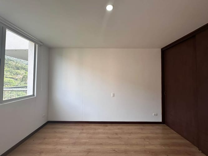Apartamento de 3 alcobas en arriendo en El Tesoro, Medellín, 136 m² · foto 10 de 19