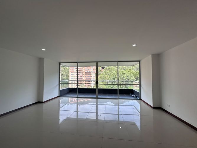 Apartamento de 3 alcobas en arriendo en El Tesoro, Medellín, 136 m² · foto 2 de 19