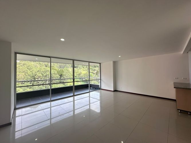 Apartamento de 3 alcobas en arriendo en El Tesoro, Medellín, 136 m² · foto 3 de 19