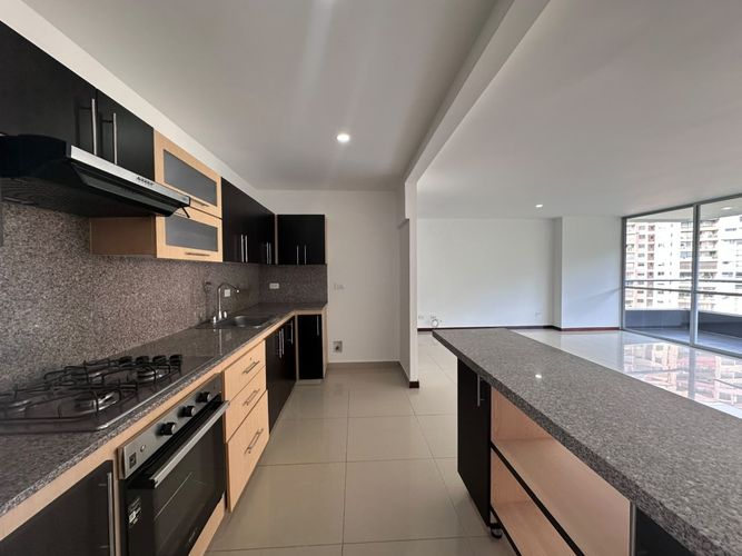 Apartamento de 3 alcobas en arriendo en El Tesoro, Medellín, 136 m² · foto 6 de 19