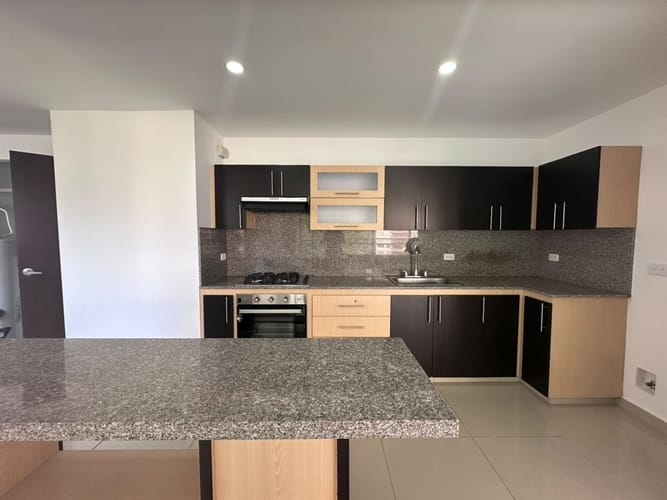 Apartamento de 3 alcobas en arriendo en El Tesoro, Medellín, 136 m² · foto 5 de 19