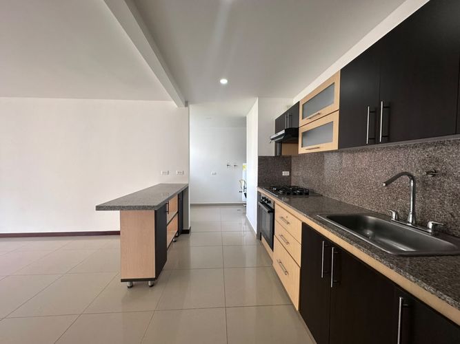 Apartamento de 3 alcobas en arriendo en El Tesoro, Medellín, 136 m² · foto 18 de 19