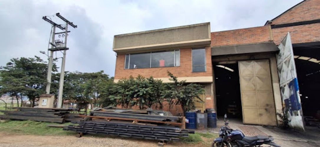 Bodega en venta en La Esmeralda, Zipaquirá, 282 m² · foto 2 de 16