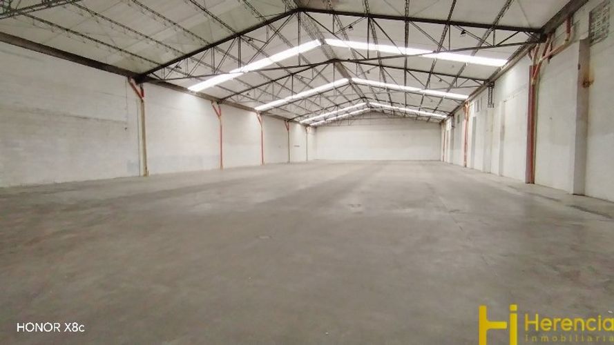 Bodega en arriendo en La Esmeralda, Itagüí, 2039 m² · foto 3 de 22