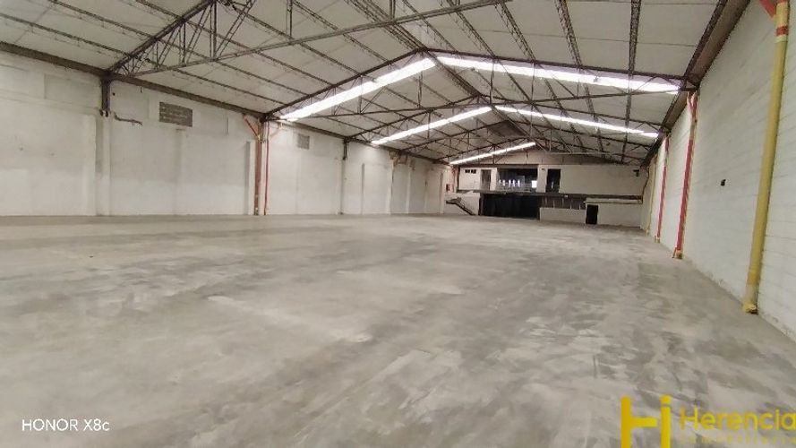 Bodega en arriendo en La Esmeralda, Itagüí, 2039 m² · foto 4 de 22