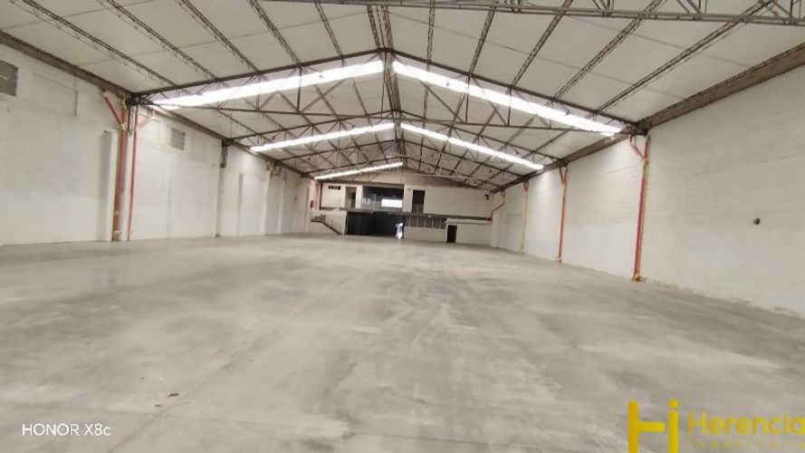 Bodega en arriendo en La Esmeralda, Itagüí, 2039 m² · foto 5 de 22