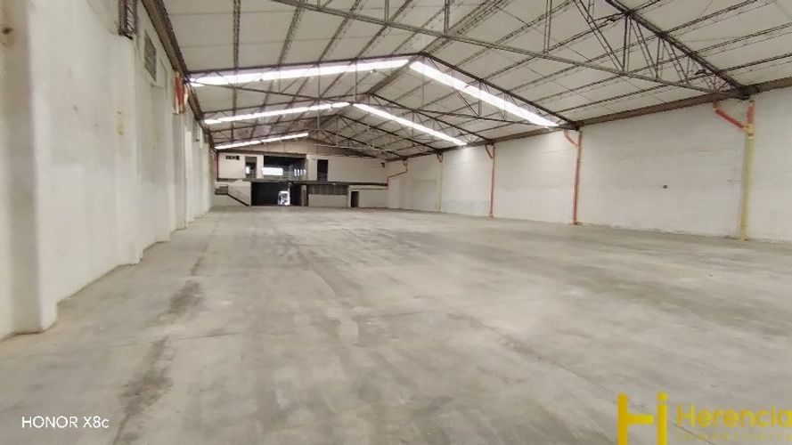 Bodega en arriendo en La Esmeralda, Itagüí, 2039 m² · foto 7 de 22