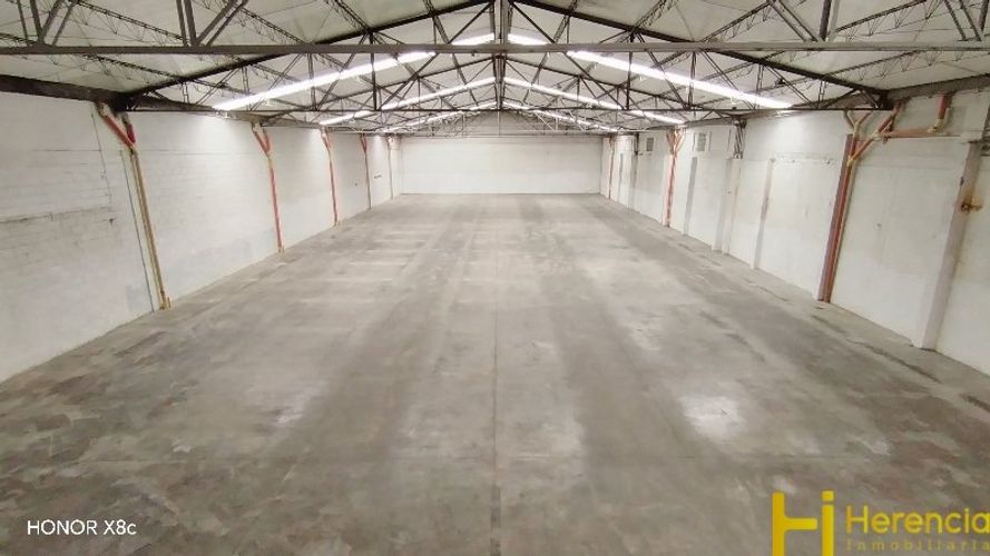 Bodega en arriendo en La Esmeralda, Itagüí, 2039 m² · foto 9 de 22