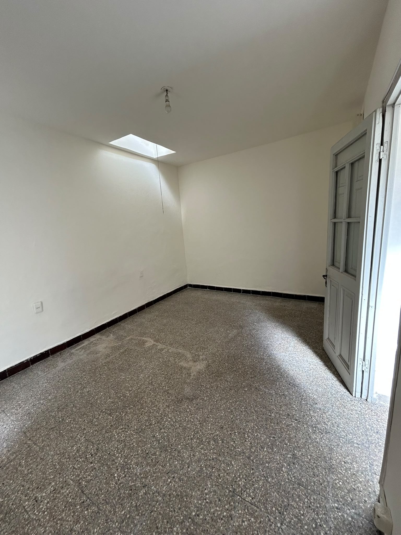 Alquiler apartamento 2 dormitorios patio La Comercial · Foto 10