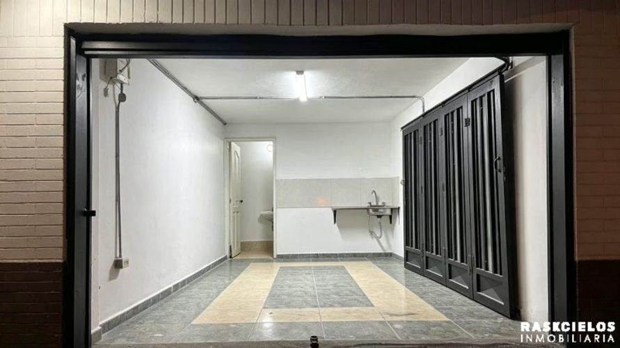 Local en arriendo en Los Colores, Medellín, 20 m² · foto 7 de 8