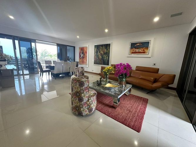 Apartamento de 4 alcobas en venta en Cabecera Del Llano, Bucaramanga, 264 m² · foto 2 de 11